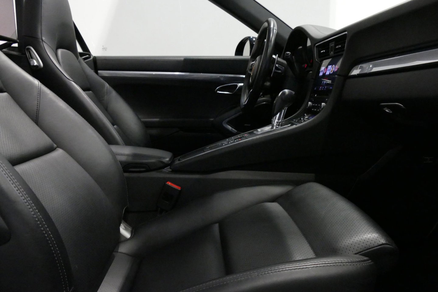 Porsche 911 Cabrio 3.0 Carrera S / Sportuitlaat / Elektr. verstelbare stoelen + memory (14wegs) / PDLS+ / Sport-Chrono Pakket / Stoelverwarming / Apple Carplay / BOSE audio systeem / 21'' LMV / Achteruitrijcamera / Cruise Control