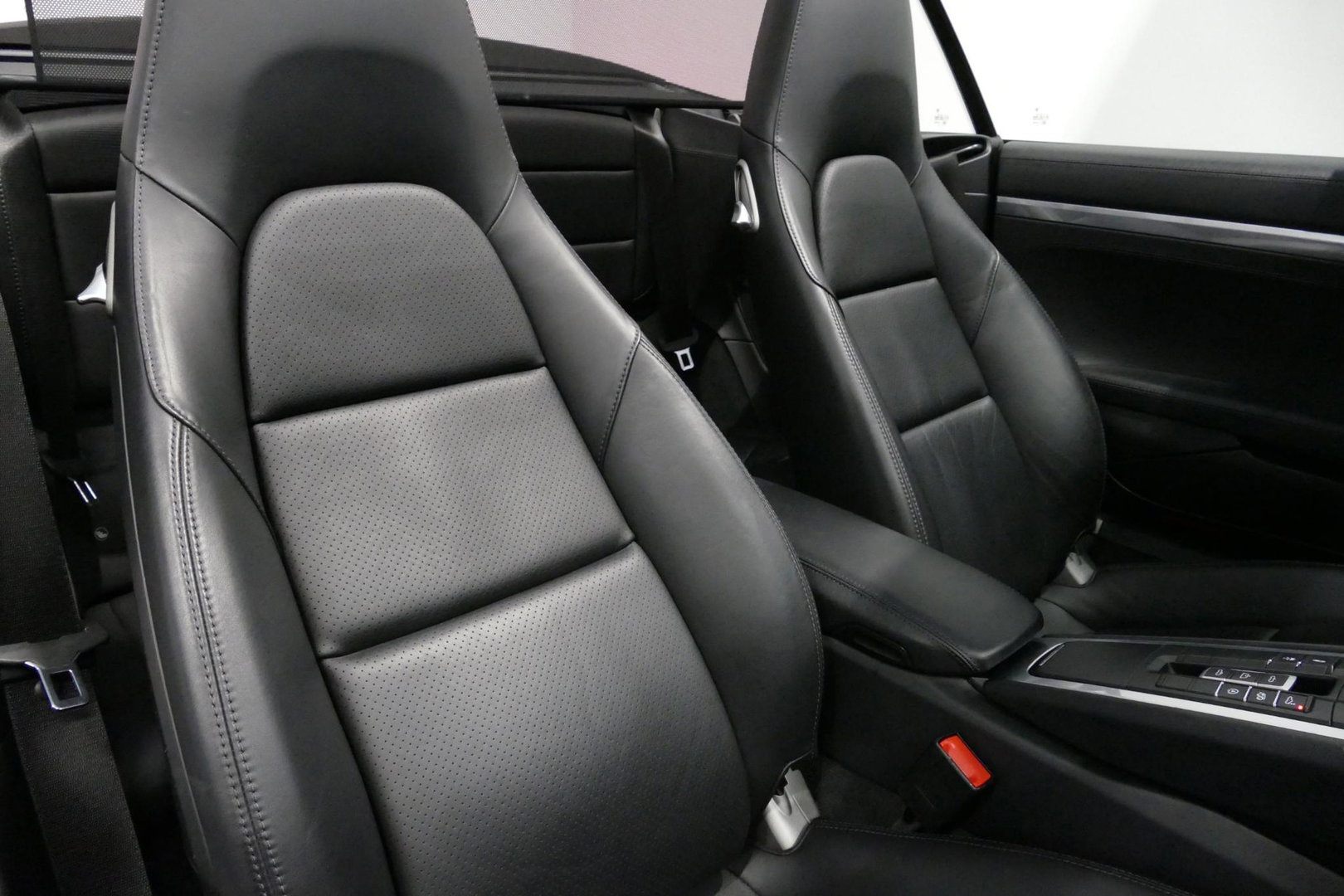 Porsche 911 Cabrio 3.0 Carrera S / Sportuitlaat / Elektr. verstelbare stoelen + memory (14wegs) / PDLS+ / Sport-Chrono Pakket / Stoelverwarming / Apple Carplay / BOSE audio systeem / 21'' LMV / Achteruitrijcamera / Cruise Control