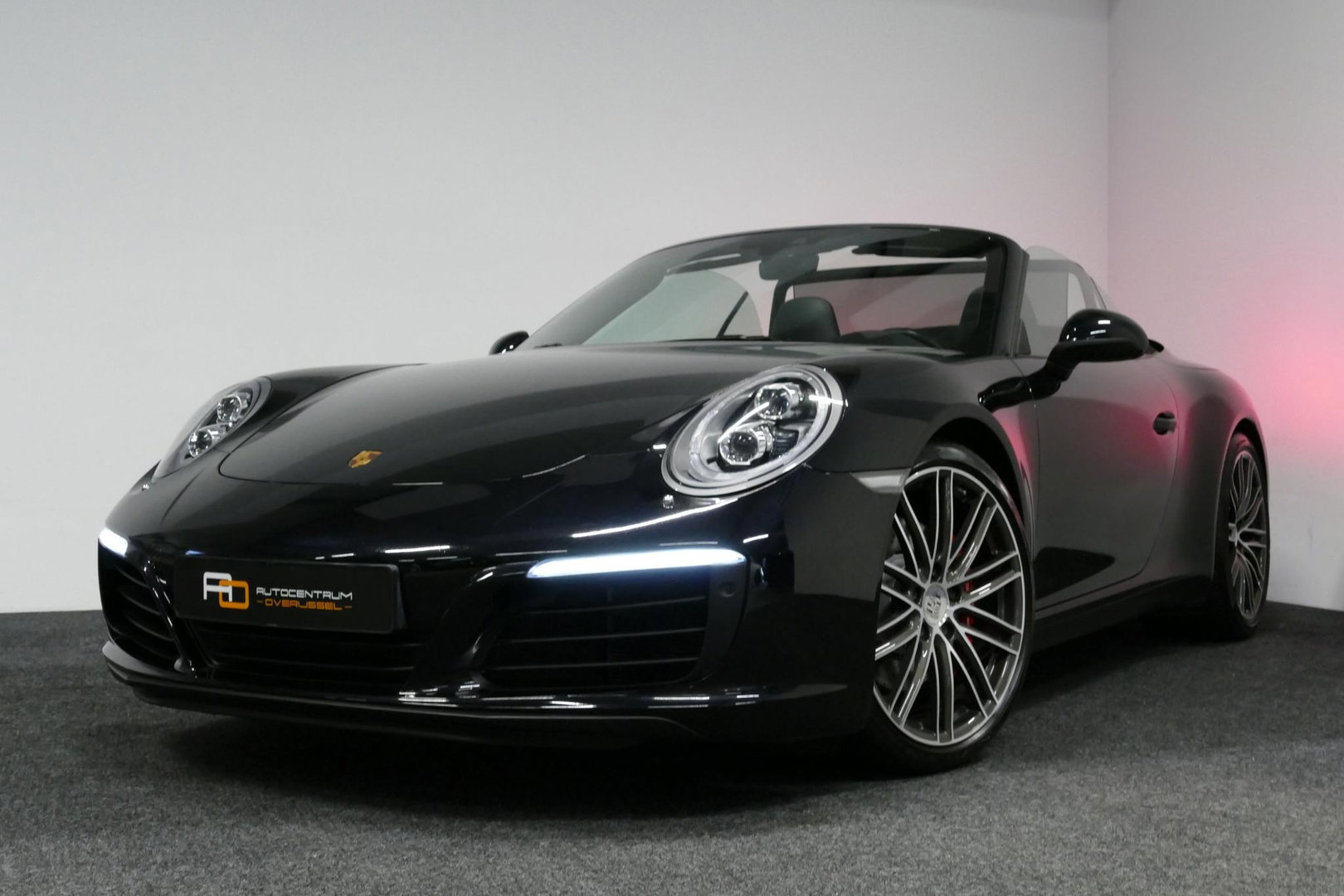 Porsche 911 Cabrio 3.0 Carrera S / Sportuitlaat / Elektr. verstelbare stoelen + memory (14wegs) / PDLS+ / Sport-Chrono Pakket / Stoelverwarming / Apple Carplay / BOSE audio systeem / 21'' LMV / Achteruitrijcamera / Cruise Control