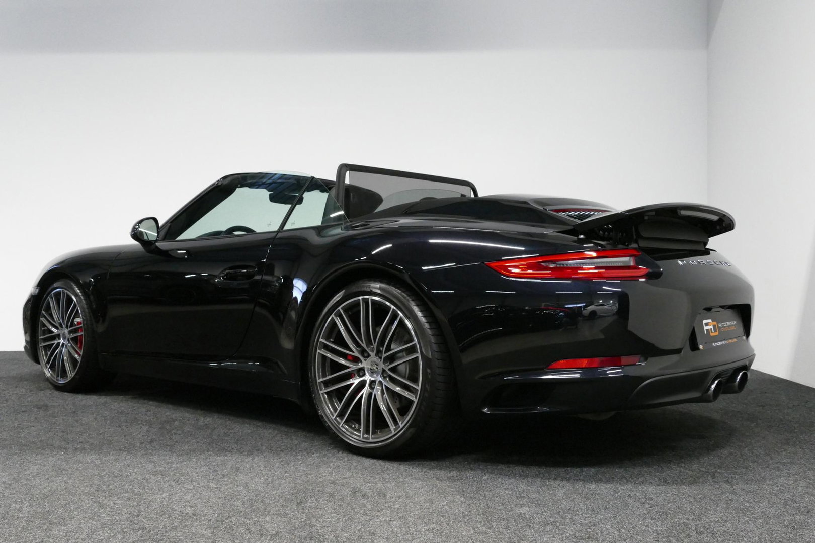 Porsche 911 Cabrio 3.0 Carrera S / Sportuitlaat / Elektr. verstelbare stoelen + memory (14wegs) / PDLS+ / Sport-Chrono Pakket / Stoelverwarming / Apple Carplay / BOSE audio systeem / 21'' LMV / Achteruitrijcamera / Cruise Control