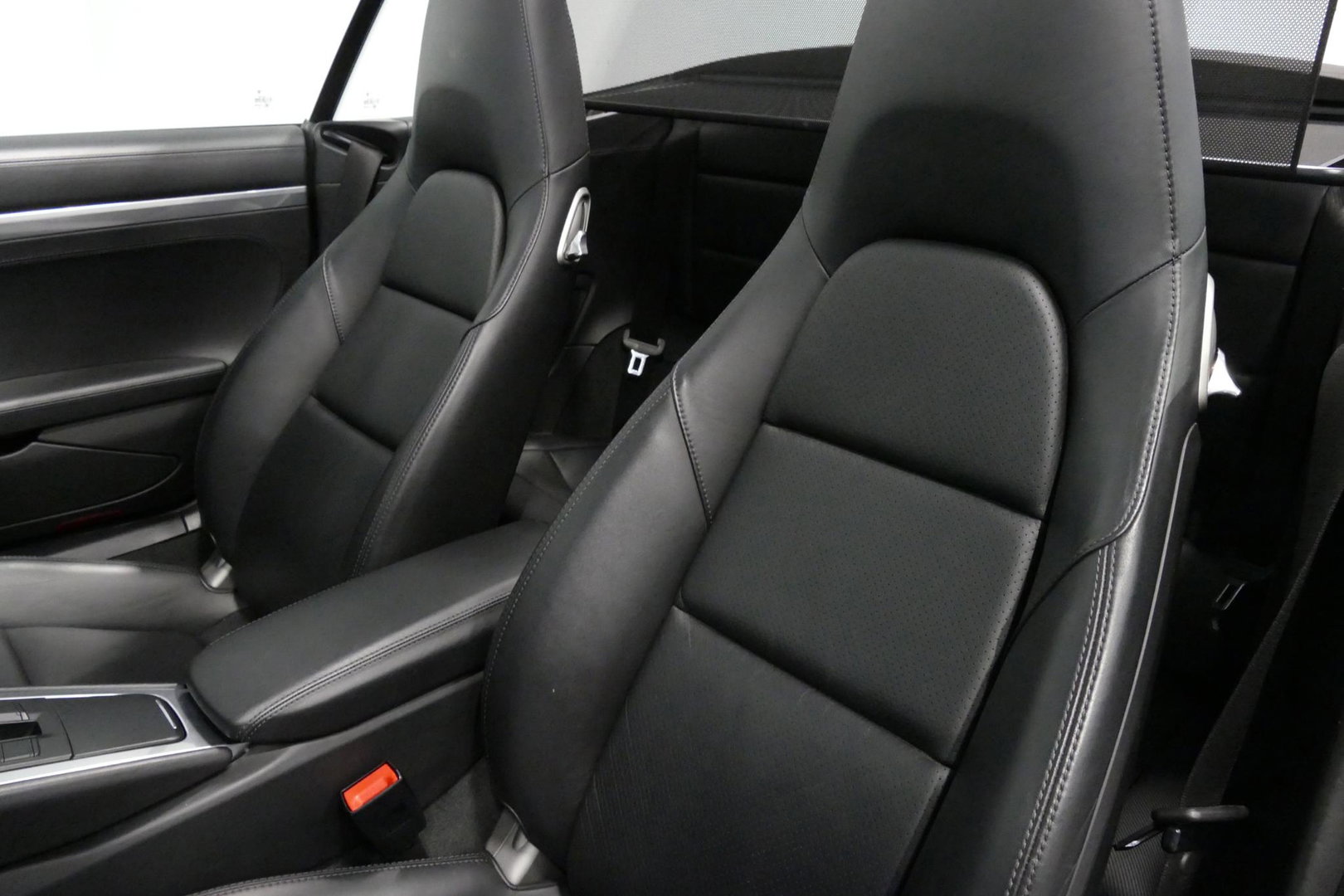 Porsche 911 Cabrio 3.0 Carrera S / Sportuitlaat / Elektr. verstelbare stoelen + memory (14wegs) / PDLS+ / Sport-Chrono Pakket / Stoelverwarming / Apple Carplay / BOSE audio systeem / 21'' LMV / Achteruitrijcamera / Cruise Control