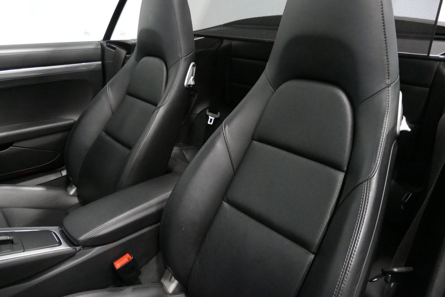 Porsche 911 Cabrio 3.0 Carrera S / Sportuitlaat / Elektr. verstelbare stoelen + memory (14wegs) / PDLS+ / Sport-Chrono Pakket / Stoelverwarming / Apple Carplay / BOSE audio systeem / 21'' LMV / Achteruitrijcamera / Cruise Control