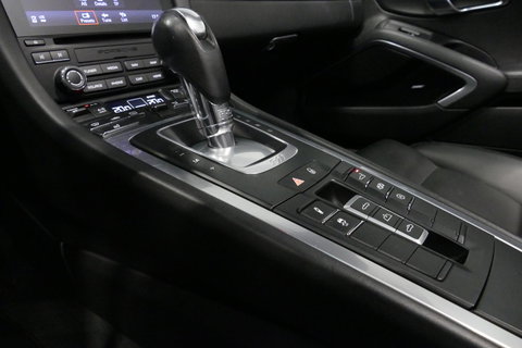 Porsche 911 Cabrio 3.0 Carrera S / Sportuitlaat / Elektr. verstelbare stoelen + memory (14wegs) / PDLS+ / Sport-Chrono Pakket / Stoelverwarming / Apple Carplay / BOSE audio systeem / 21'' LMV / Achteruitrijcamera / Cruise Control