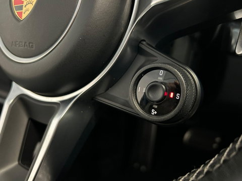 Porsche 911 Cabrio 3.0 Carrera S / Sportuitlaat / Elektr. verstelbare stoelen + memory (14wegs) / PDLS+ / Sport-Chrono Pakket / Stoelverwarming / Apple Carplay / BOSE audio systeem / 21'' LMV / Achteruitrijcamera / Cruise Control