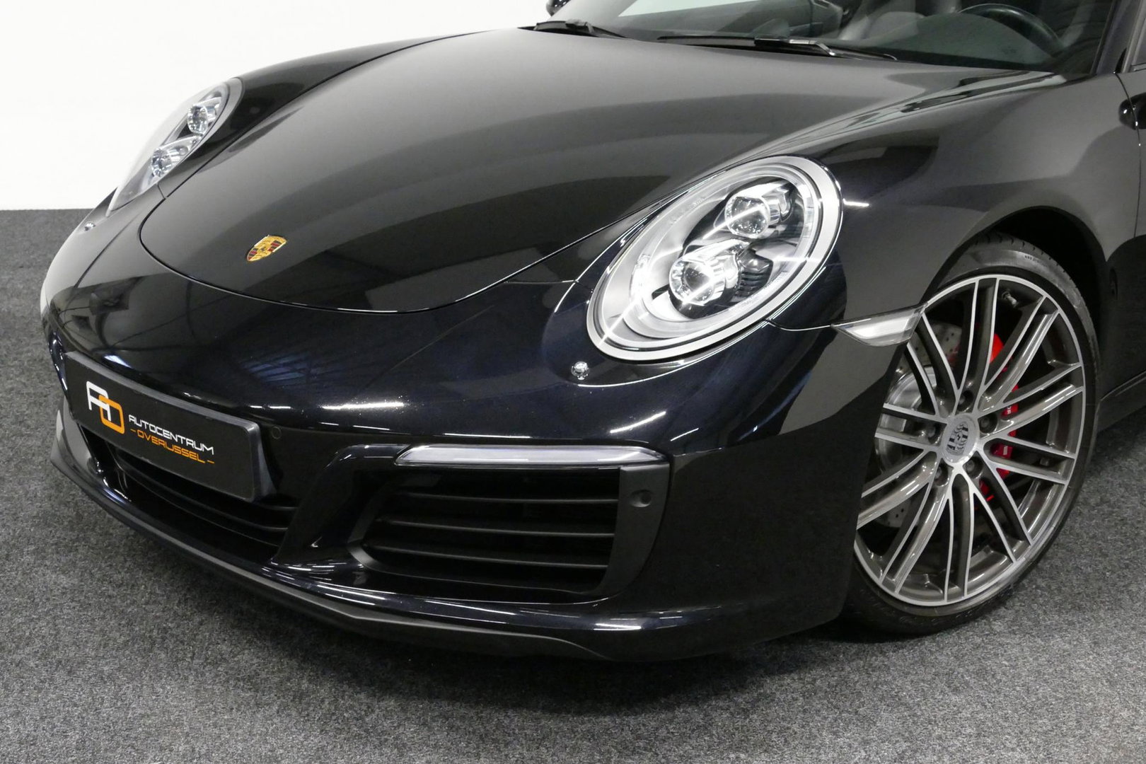 Porsche 911 Cabrio 3.0 Carrera S / Sportuitlaat / Elektr. verstelbare stoelen + memory (14wegs) / PDLS+ / Sport-Chrono Pakket / Stoelverwarming / Apple Carplay / BOSE audio systeem / 21'' LMV / Achteruitrijcamera / Cruise Control