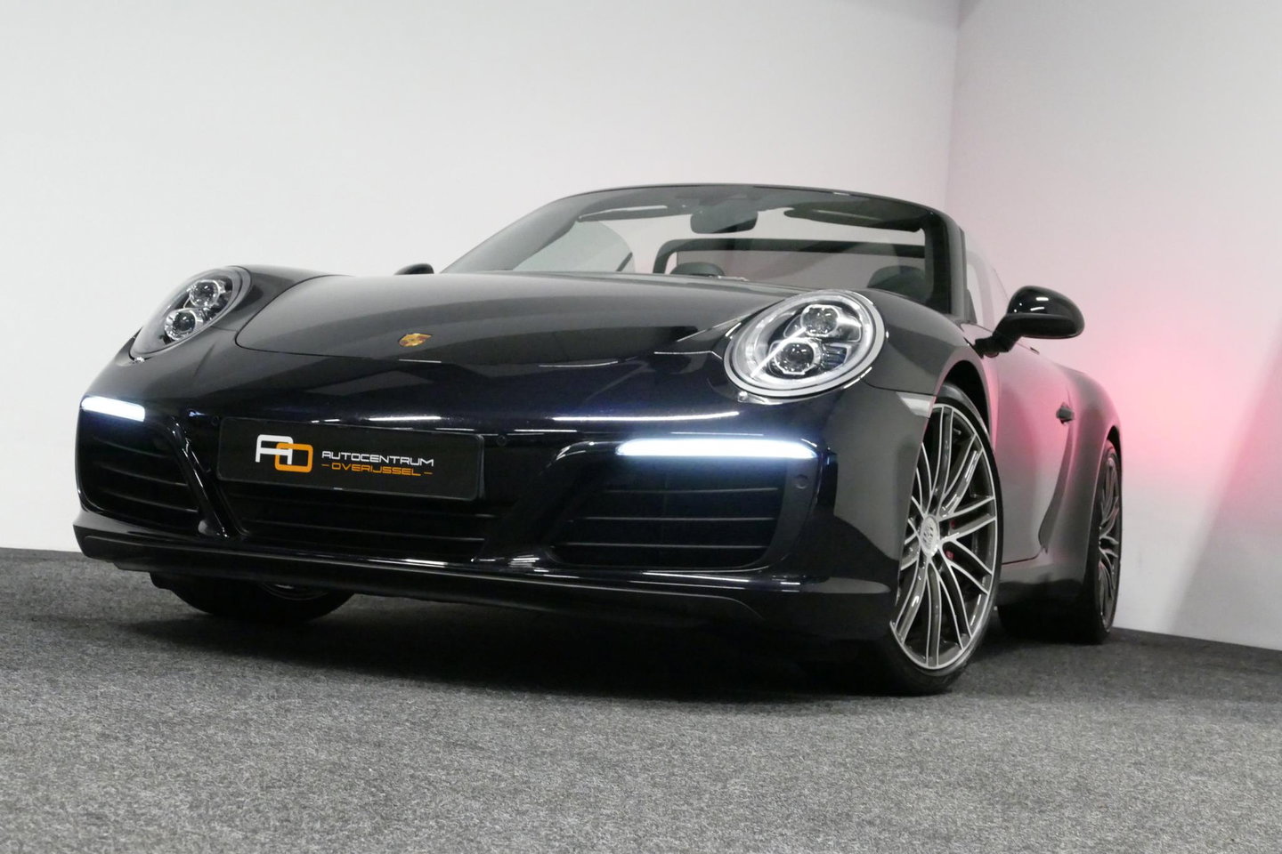 Porsche 911 Cabrio 3.0 Carrera S / Sportuitlaat / Elektr. verstelbare stoelen + memory (14wegs) / PDLS+ / Sport-Chrono Pakket / Stoelverwarming / Apple Carplay / BOSE audio systeem / 21'' LMV / Achteruitrijcamera / Cruise Control
