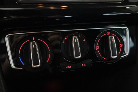 Volkswagen Polo 1.2 TSI Comfortline Business Cruisecontrol Navigatie Carplay PDC 24 Maanden garantie* (Vraag naar de voorwaarden)