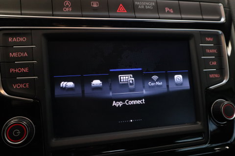 Volkswagen Polo 1.2 TSI Comfortline Business Cruisecontrol Navigatie Carplay PDC 24 Maanden garantie* (Vraag naar de voorwaarden)