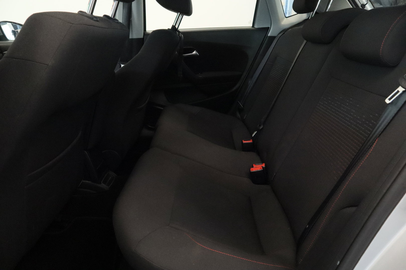 Volkswagen Polo 1.2 TSI Comfortline Business Cruisecontrol Navigatie Carplay PDC 24 Maanden garantie* (Vraag naar de voorwaarden)