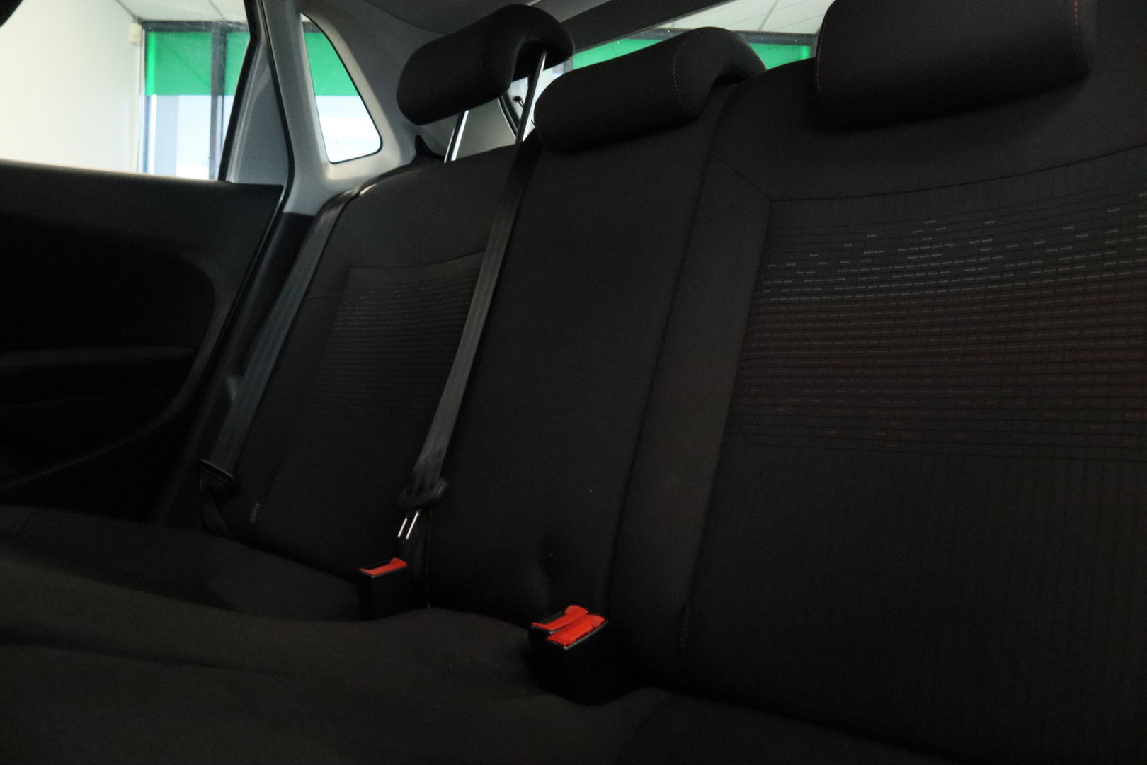 Volkswagen Polo 1.2 TSI Comfortline Business Cruisecontrol Navigatie Carplay PDC 24 Maanden garantie* (Vraag naar de voorwaarden)