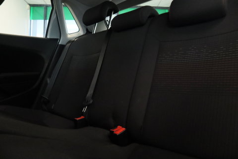 Volkswagen Polo 1.2 TSI Comfortline Business Cruisecontrol Navigatie Carplay PDC 24 Maanden garantie* (Vraag naar de voorwaarden)
