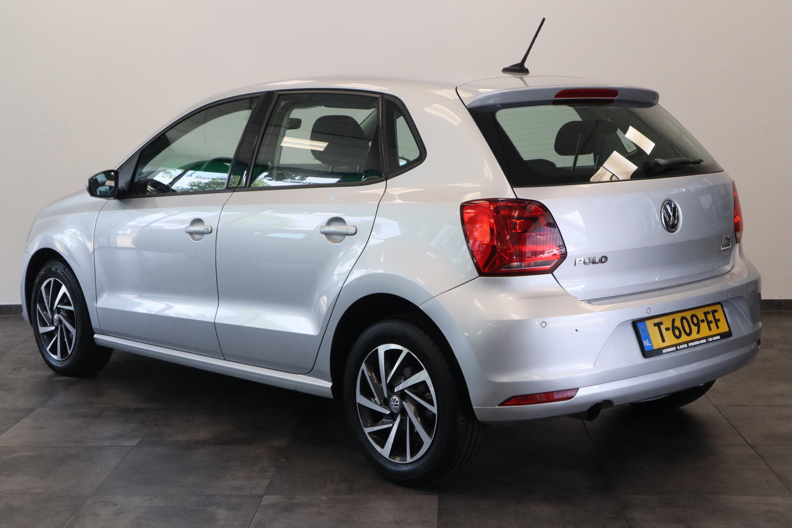 Volkswagen Polo 1.2 TSI Comfortline Business Cruisecontrol Navigatie Carplay PDC 24 Maanden garantie* (Vraag naar de voorwaarden)