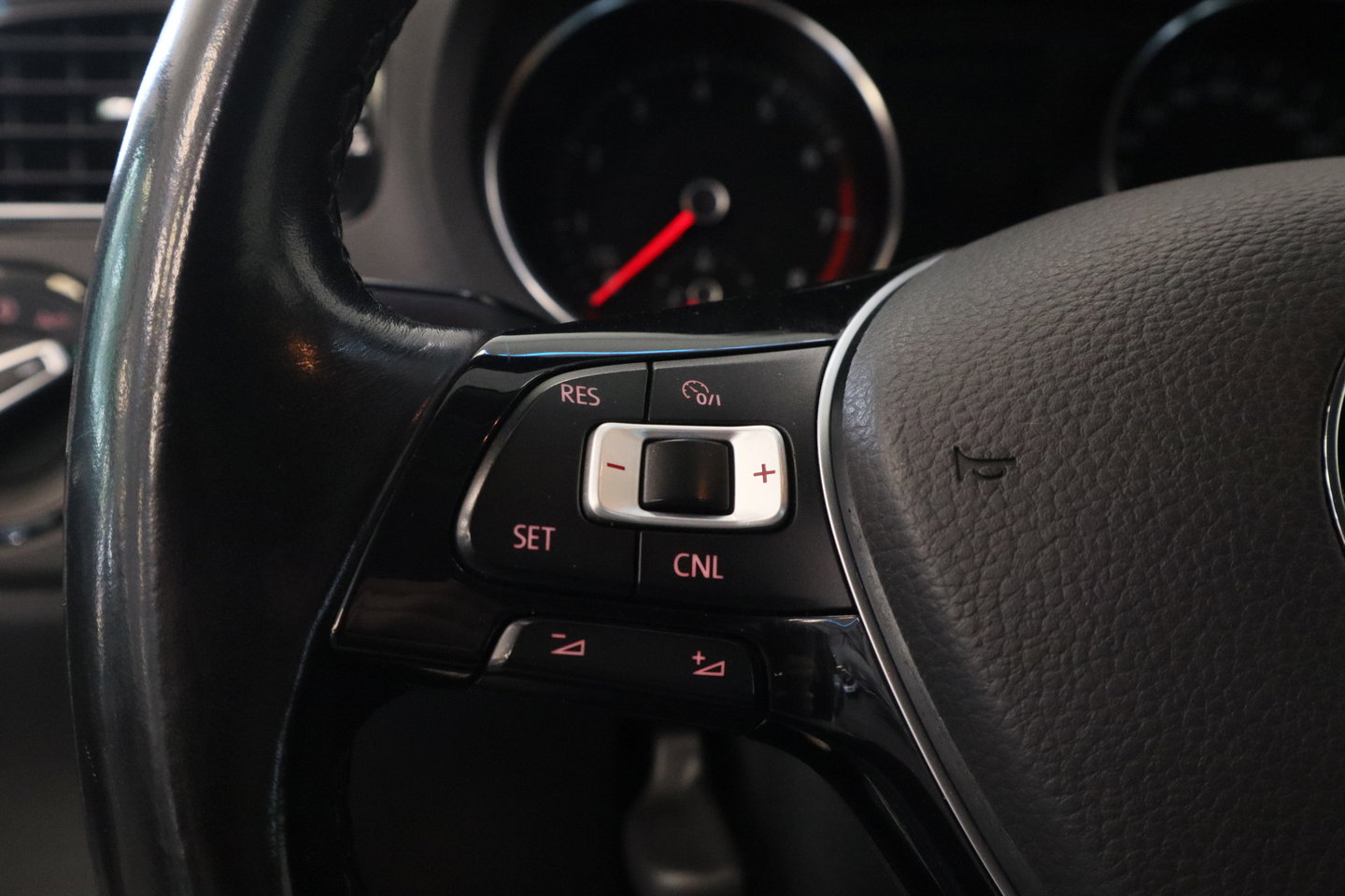 Volkswagen Polo 1.2 TSI Comfortline Business Cruisecontrol Navigatie Carplay PDC 24 Maanden garantie* (Vraag naar de voorwaarden)