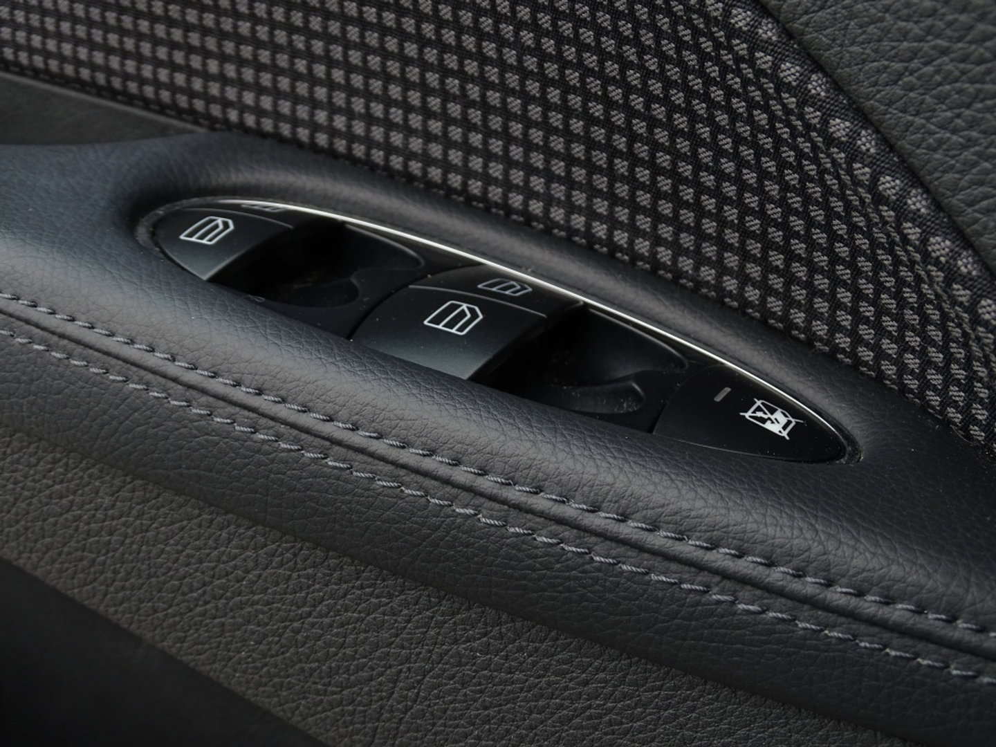 Mercedes-Benz E-Klasse 240 V6 Avantgarde / AMG / unieke conditie