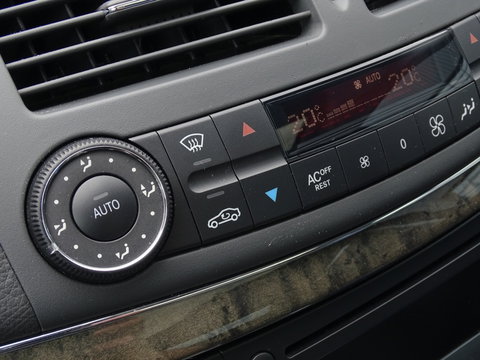 Mercedes-Benz E-Klasse 240 V6 Avantgarde / AMG / unieke conditie