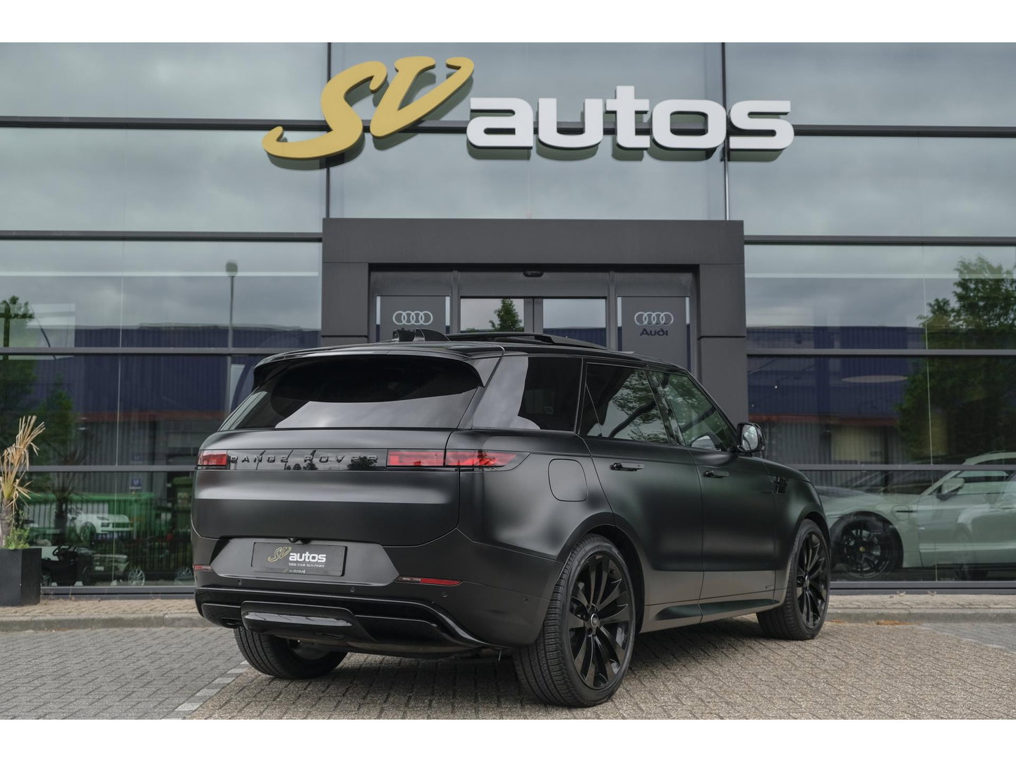 Land Rover Range Rover Sport D350 350pk Autobiography Panoramadak Massage Stoelkoeling Meridian 3d Trekhaak 23" LMV