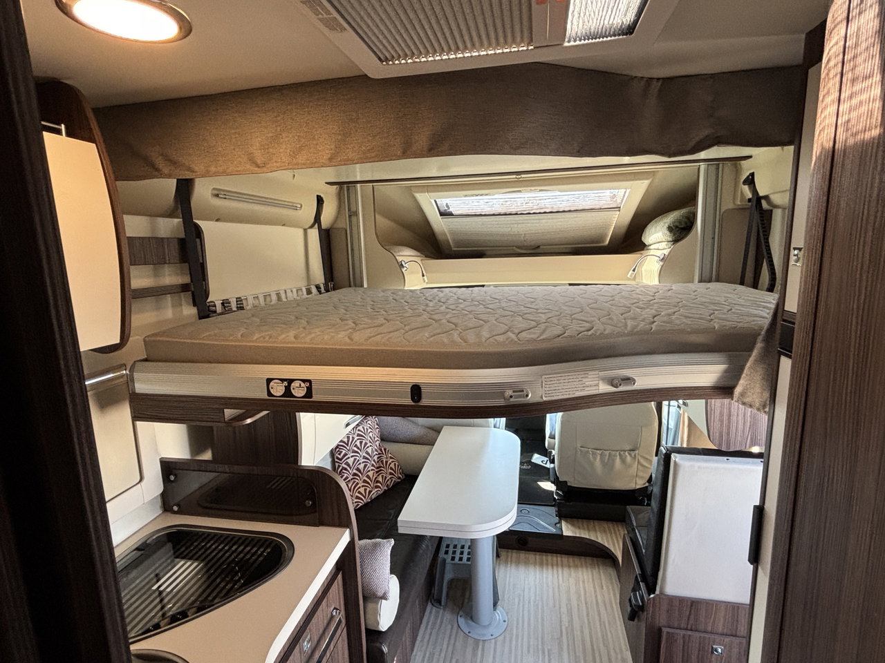 Benimar TESSORO 497 Automaat / Queensbed / Elektrische Hef