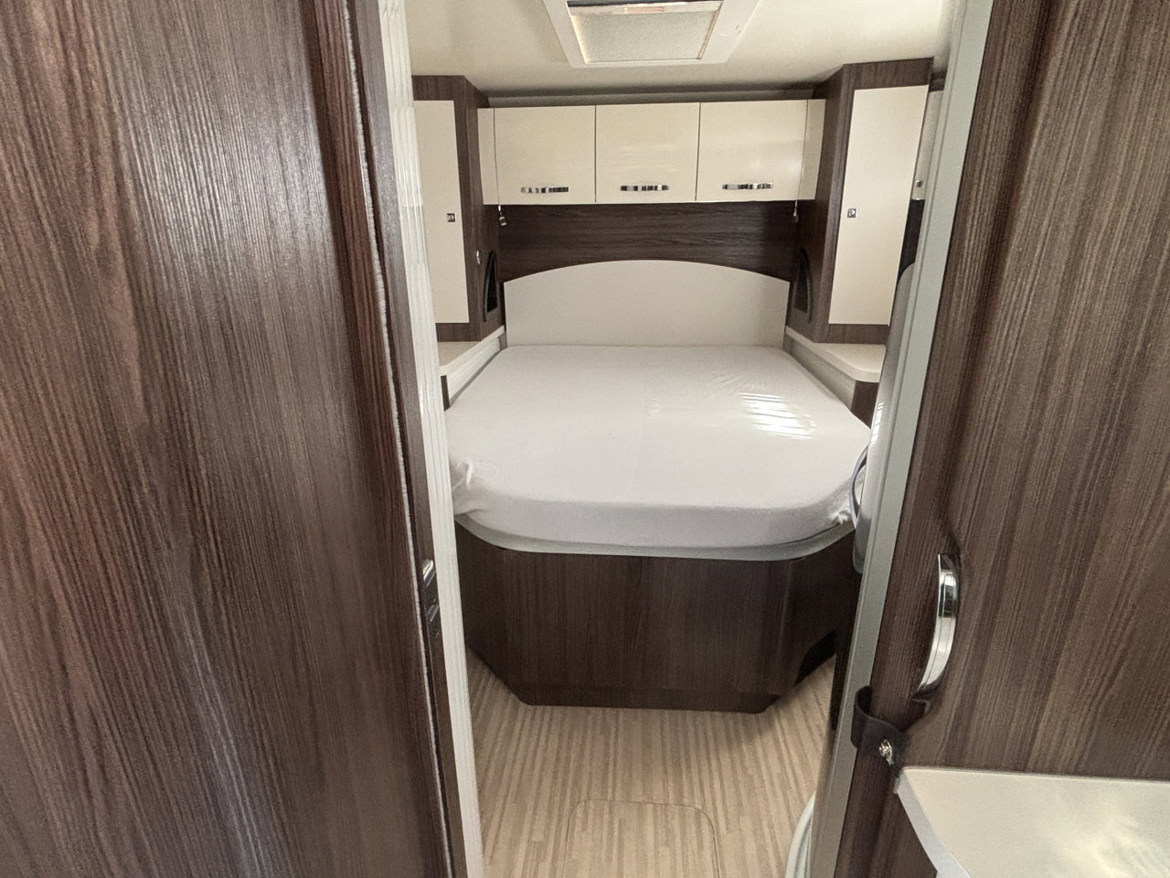 Benimar TESSORO 497 Automaat / Queensbed / Elektrische Hef