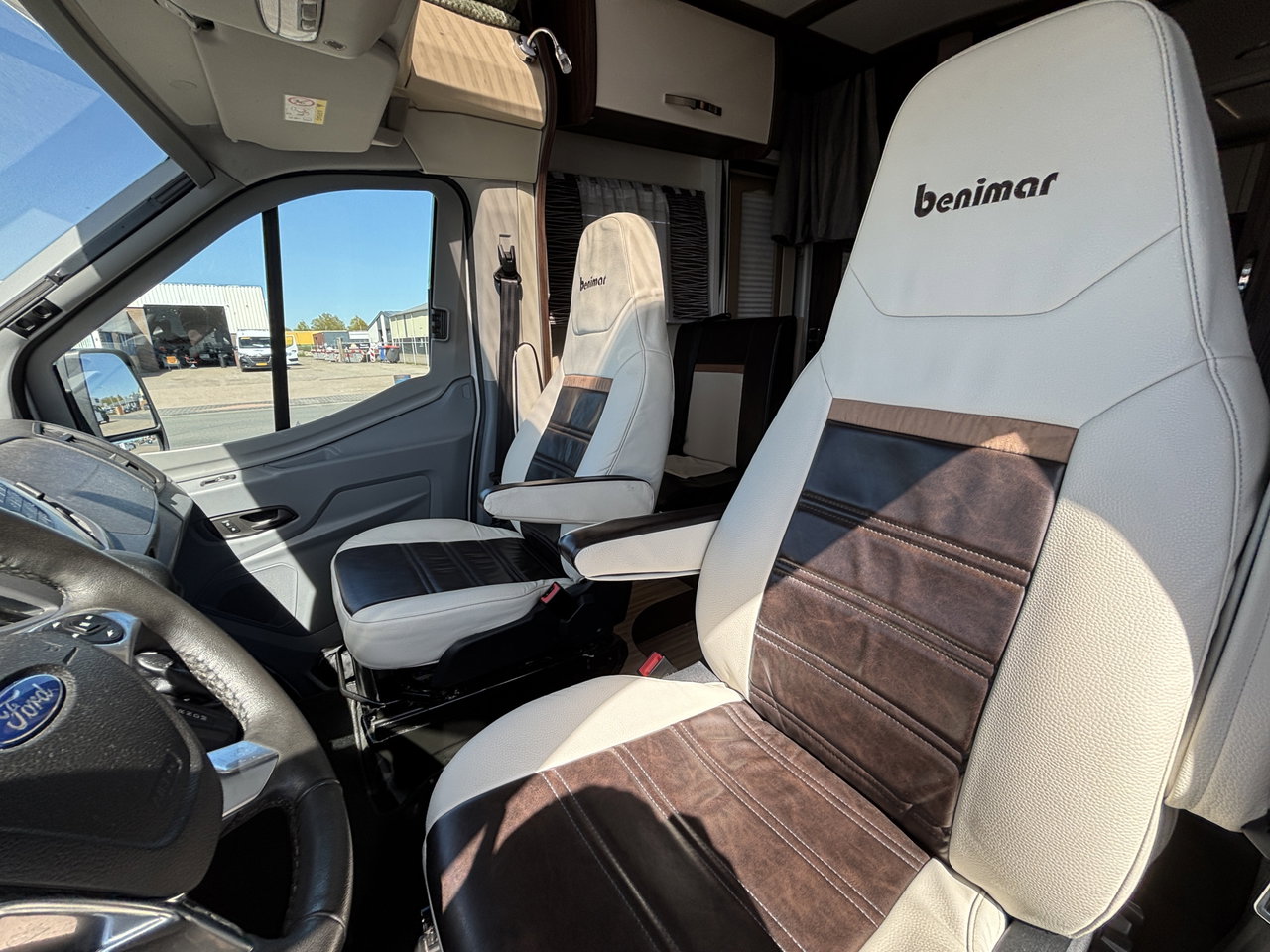 Benimar TESSORO 497 Automaat / Queensbed / Elektrische Hef