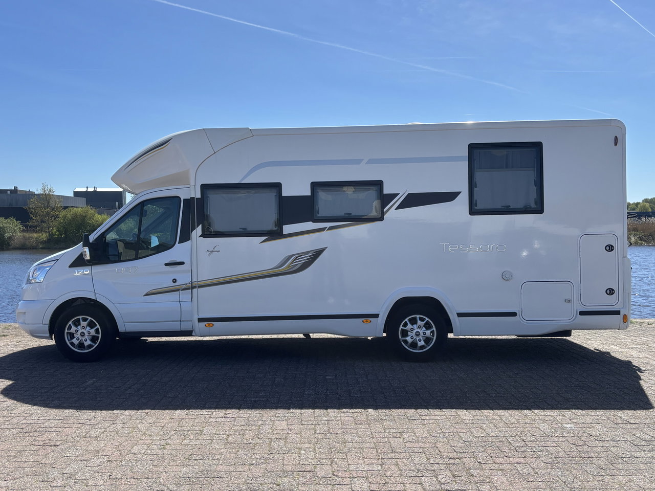 Benimar TESSORO 497 Automaat / Queensbed / Elektrische Hef