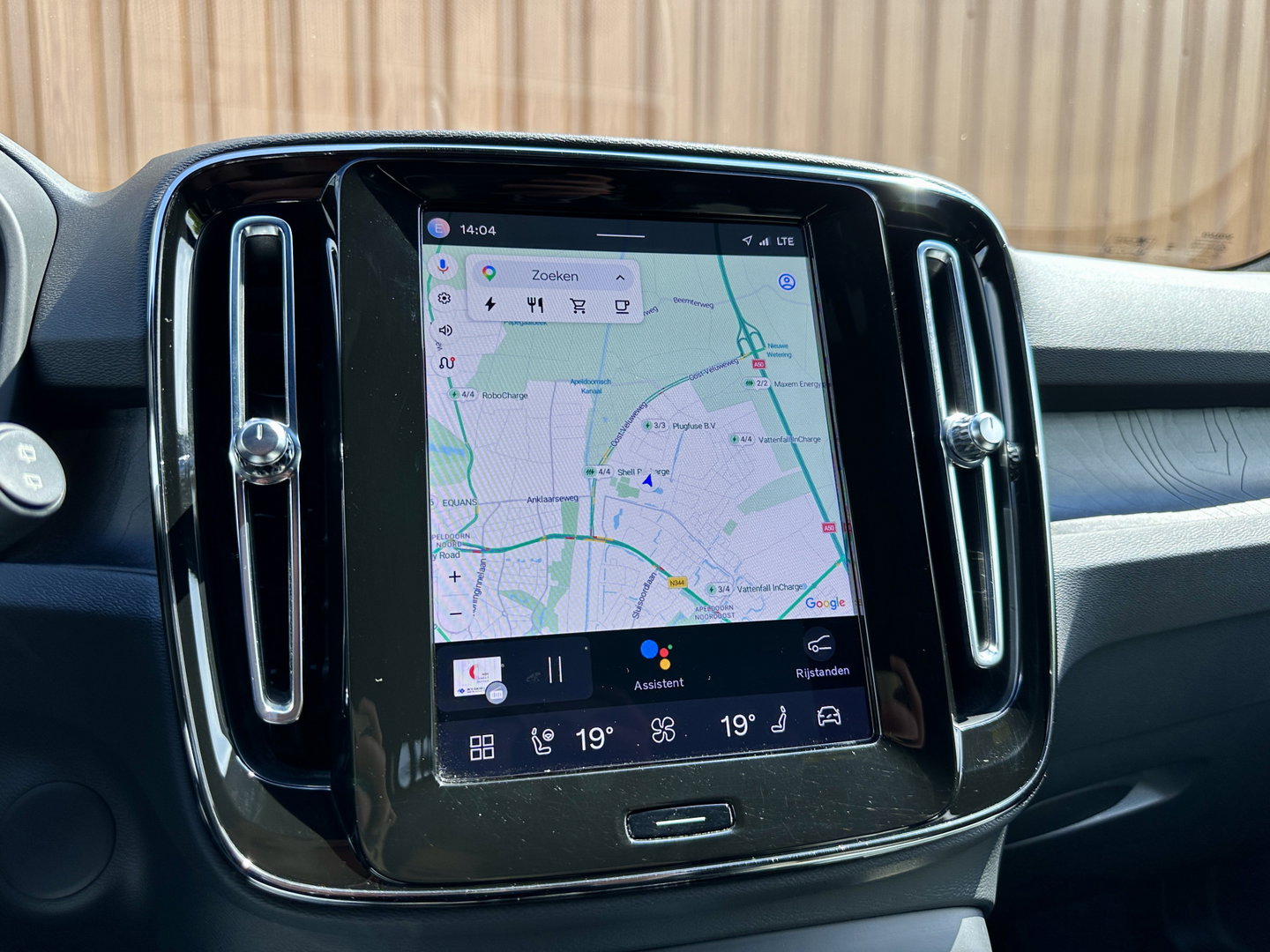 Volvo XC40 Recharge Plus 70 kWh | Achteruitrijcamera | Lederen Bekleding | Stoel-Stuurverwarming | Apple Carplay | ACC | Keyless | Parkeersensoren |