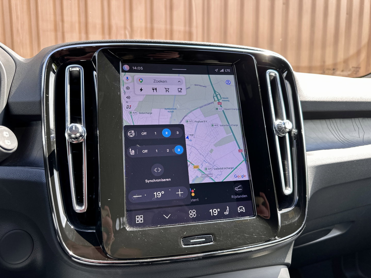 Volvo XC40 Recharge Plus 70 kWh | Achteruitrijcamera | Lederen Bekleding | Stoel-Stuurverwarming | Apple Carplay | ACC | Keyless | Parkeersensoren |