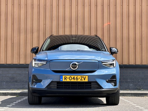 Volvo XC40 Recharge Plus 70 kWh | Achteruitrijcamera | Lederen Bekleding | Stoel-Stuurverwarming | Apple Carplay | ACC | Keyless | Parkeersensoren |