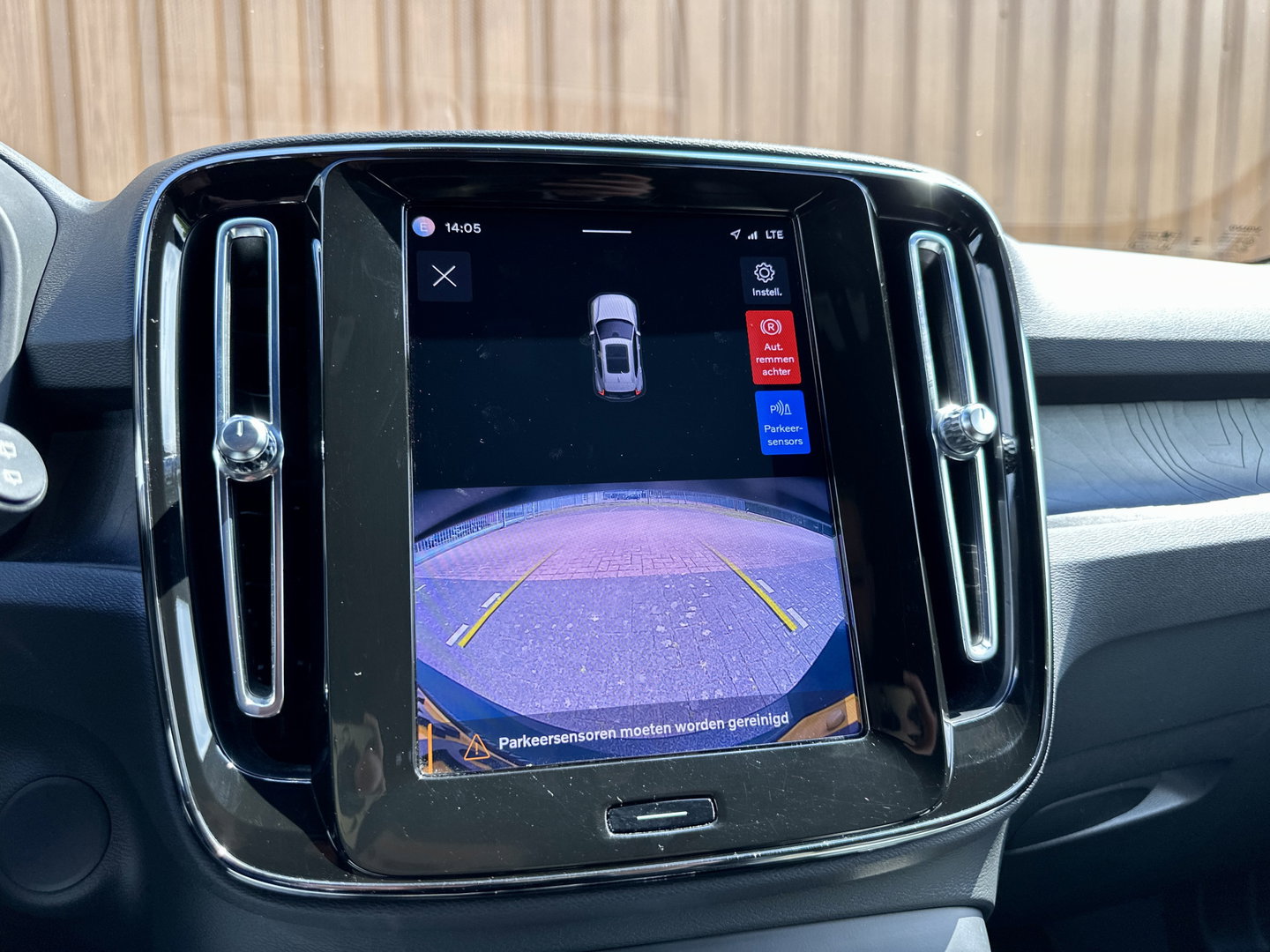 Volvo XC40 Recharge Plus 70 kWh | Achteruitrijcamera | Lederen Bekleding | Stoel-Stuurverwarming | Apple Carplay | ACC | Keyless | Parkeersensoren |