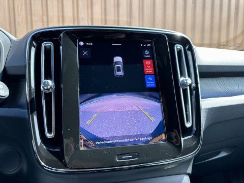 Volvo XC40 Recharge Plus 70 kWh | Achteruitrijcamera | Lederen Bekleding | Stoel-Stuurverwarming | Apple Carplay | ACC | Keyless | Parkeersensoren |