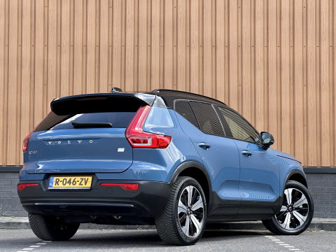 Volvo XC40 Recharge Plus 70 kWh | Achteruitrijcamera | Lederen Bekleding | Stoel-Stuurverwarming | Apple Carplay | ACC | Keyless | Parkeersensoren |