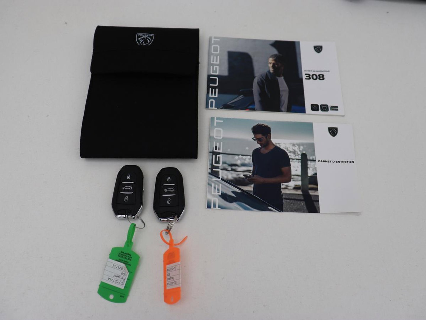 Peugeot 308 1.6 Plug-in Hybrid 180 Active Pack Business | SOH 95,4% | Carplay | Full LED | Cruise control | Parkeerhulp | Climate control | Digital Cockpit | PHEV