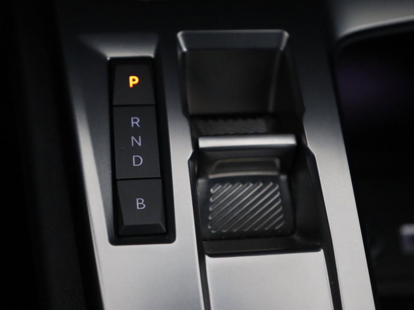Peugeot 308 1.6 Plug-in Hybrid 180 Active Pack Business | SOH 95,4% | Carplay | Full LED | Cruise control | Parkeerhulp | Climate control | Digital Cockpit | PHEV