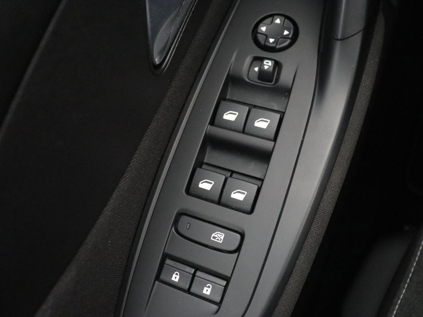 Peugeot 308 1.6 Plug-in Hybrid 180 Active Pack Business | SOH 95,4% | Carplay | Full LED | Cruise control | Parkeerhulp | Climate control | Digital Cockpit | PHEV