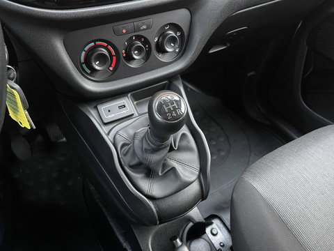 Fiat Doblò 1.3 MJ L1 | Ex. BTW | Trekhaak | | Navigatie | Airconditioning | Cruise Control | Bluetooth | DAB | Multifunctioneel Stuurwiel | Elektrische Spiegels | Elektrische Ramen |