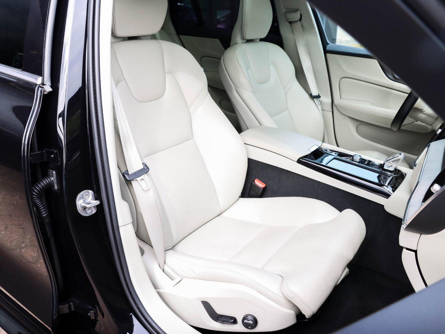 Volvo V60 T6 Plug-in hybrid AWD Inscription | SoH 95,9%
