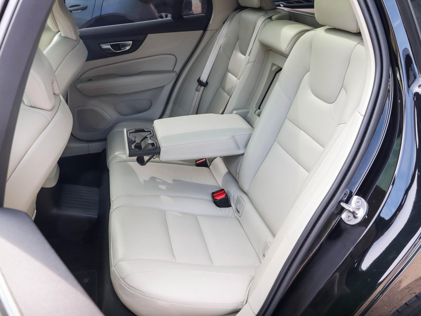 Volvo V60 T6 Plug-in hybrid AWD Inscription | SoH 95,9%