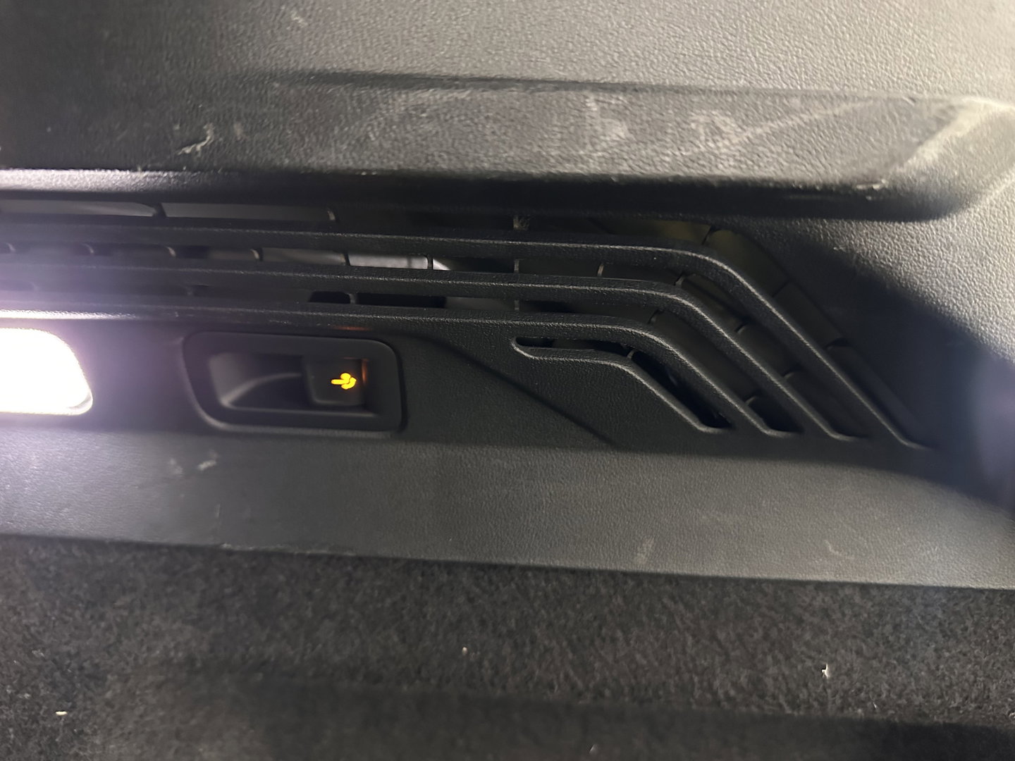 Volkswagen ID.4 Business 77 kWh [ 3-Fase-11kW ] {SOH-83%} (INCL.BTW) *LEATHER-FABRIC | ADAPTIVE-CRUISE | FULL-LED | HEATED-COMFORTSEATS | KEYLESS | CAMERA | DIGI-COCKPIT | DAB | NAVI-FULLMAP | PRIVACY-GLASS | ECC | PDC | TOWBAR | 19''ALU*