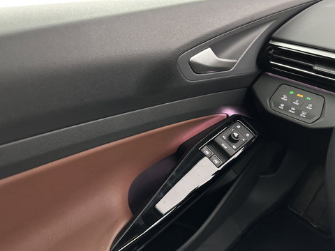 Volkswagen ID.4 Business 77 kWh [ 3-Fase-11kW ] {SOH-83%} (INCL.BTW) *LEATHER-FABRIC | ADAPTIVE-CRUISE | FULL-LED | HEATED-COMFORTSEATS | KEYLESS | CAMERA | DIGI-COCKPIT | DAB | NAVI-FULLMAP | PRIVACY-GLASS | ECC | PDC | TOWBAR | 19''ALU*
