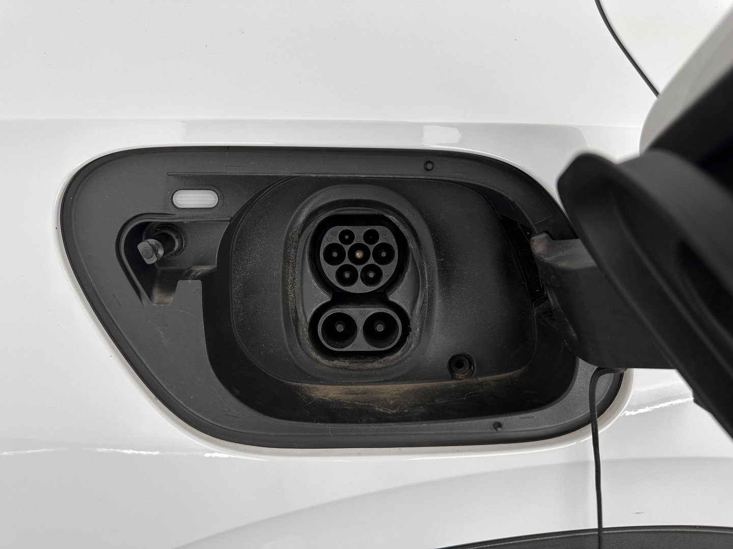 Volkswagen ID.4 Business 77 kWh [ 3-Fase-11kW ] {SOH-83%} (INCL.BTW) *LEATHER-FABRIC | ADAPTIVE-CRUISE | FULL-LED | HEATED-COMFORTSEATS | KEYLESS | CAMERA | DIGI-COCKPIT | DAB | NAVI-FULLMAP | PRIVACY-GLASS | ECC | PDC | TOWBAR | 19''ALU*