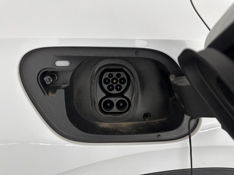 Volkswagen ID.4 Business 77 kWh [ 3-Fase-11kW ] {SOH-83%} (INCL.BTW) *LEATHER-FABRIC | ADAPTIVE-CRUISE | FULL-LED | HEATED-COMFORTSEATS | KEYLESS | CAMERA | DIGI-COCKPIT | DAB | NAVI-FULLMAP | PRIVACY-GLASS | ECC | PDC | TOWBAR | 19''ALU*