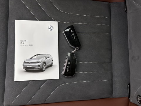 Volkswagen ID.4 Business 77 kWh [ 3-Fase-11kW ] {SOH-83%} (INCL.BTW) *LEATHER-FABRIC | ADAPTIVE-CRUISE | FULL-LED | HEATED-COMFORTSEATS | KEYLESS | CAMERA | DIGI-COCKPIT | DAB | NAVI-FULLMAP | PRIVACY-GLASS | ECC | PDC | TOWBAR | 19''ALU*