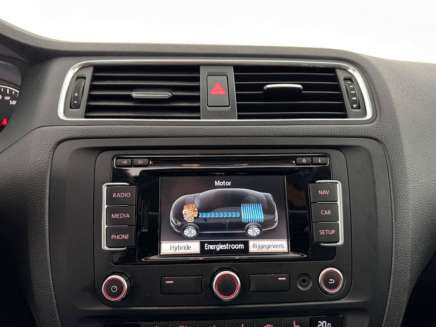 Volkswagen Jetta 1.4 TSI Hybrid Highline Aut. *PANO | XENON | NAVI-FULLMAP | HEATED-COMFORTSEATS | PRIVACY-GLASS | SHIFTPADDLES |  ECC | PDC | CRUISE | KEYLESS | 17''ALU*