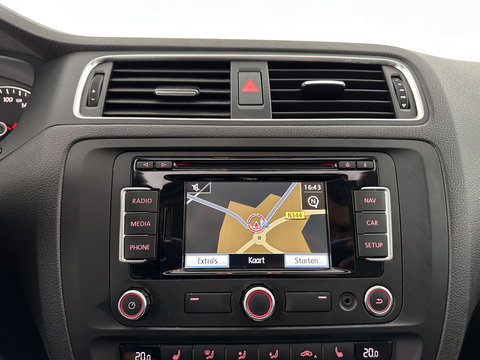 Volkswagen Jetta 1.4 TSI Hybrid Highline Aut. *PANO | XENON | NAVI-FULLMAP | HEATED-COMFORTSEATS | PRIVACY-GLASS | SHIFTPADDLES |  ECC | PDC | CRUISE | KEYLESS | 17''ALU*