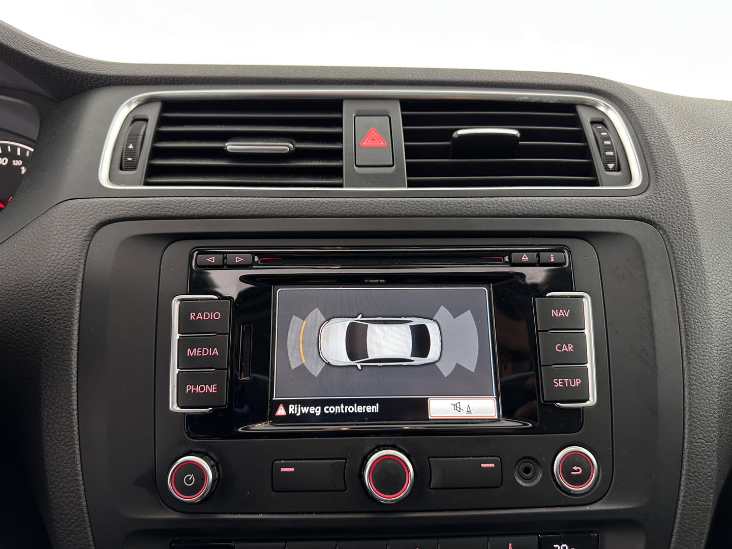 Volkswagen Jetta 1.4 TSI Hybrid Highline Aut. *PANO | XENON | NAVI-FULLMAP | HEATED-COMFORTSEATS | PRIVACY-GLASS | SHIFTPADDLES |  ECC | PDC | CRUISE | KEYLESS | 17''ALU*