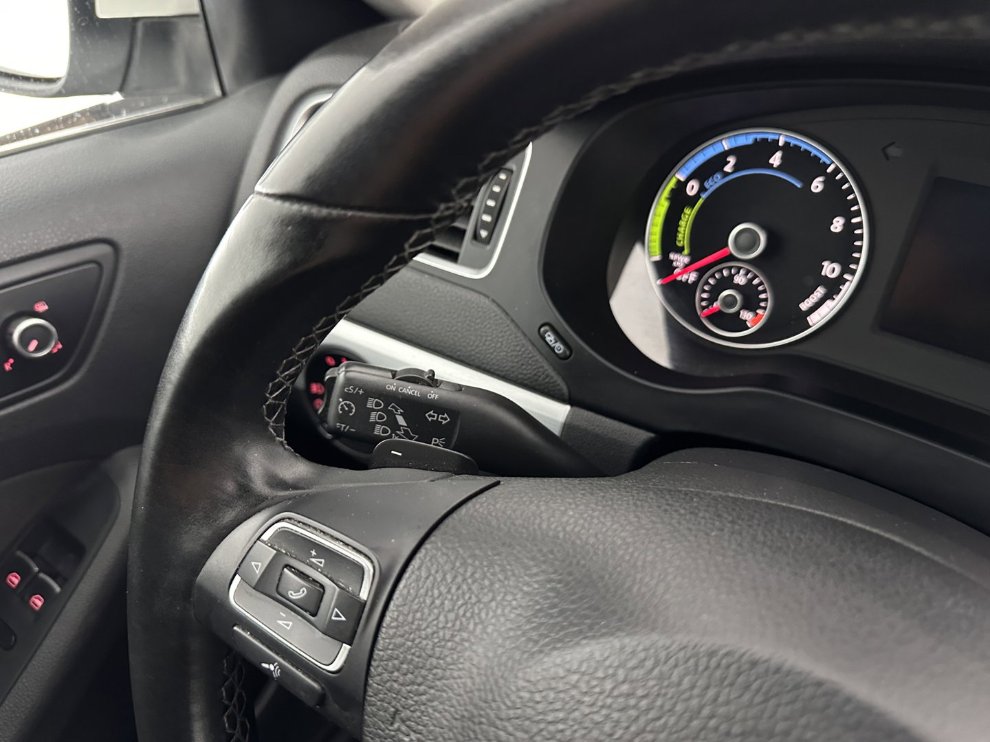 Volkswagen Jetta 1.4 TSI Hybrid Highline Aut. *PANO | XENON | NAVI-FULLMAP | HEATED-COMFORTSEATS | PRIVACY-GLASS | SHIFTPADDLES |  ECC | PDC | CRUISE | KEYLESS | 17''ALU*