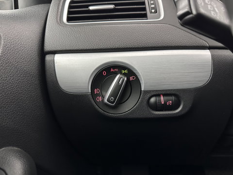 Volkswagen Jetta 1.4 TSI Hybrid Highline Aut. *PANO | XENON | NAVI-FULLMAP | HEATED-COMFORTSEATS | PRIVACY-GLASS | SHIFTPADDLES |  ECC | PDC | CRUISE | KEYLESS | 17''ALU*