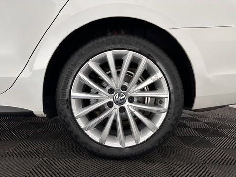 Volkswagen Jetta 1.4 TSI Hybrid Highline Aut. *PANO | XENON | NAVI-FULLMAP | HEATED-COMFORTSEATS | PRIVACY-GLASS | SHIFTPADDLES |  ECC | PDC | CRUISE | KEYLESS | 17''ALU*
