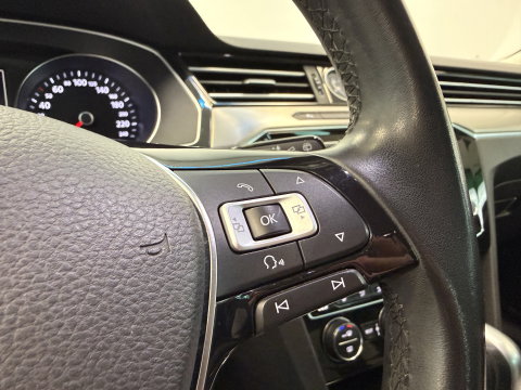 Volkswagen Passat Variant 1.4 TSI ACT Connected Series Plus Carplay Parkeerksensoren Navigatie 24 Maanden garantie* (Vraag naar de voorwaarden)