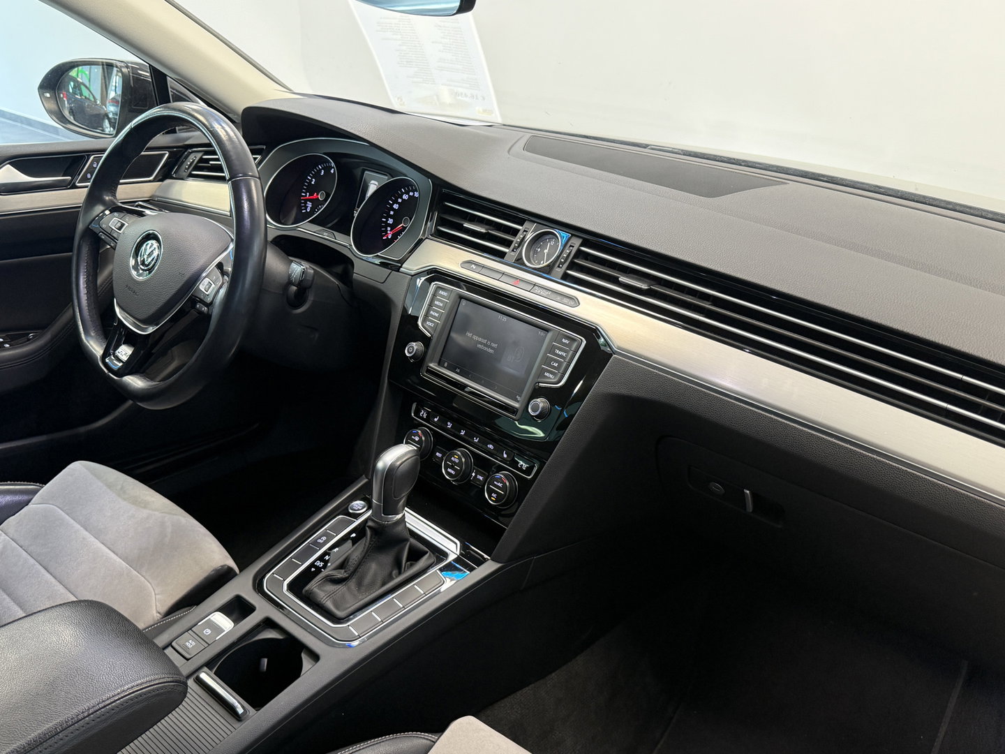 Volkswagen Passat Variant 1.4 TSI ACT Connected Series Plus Carplay Parkeerksensoren Navigatie 24 Maanden garantie* (Vraag naar de voorwaarden)