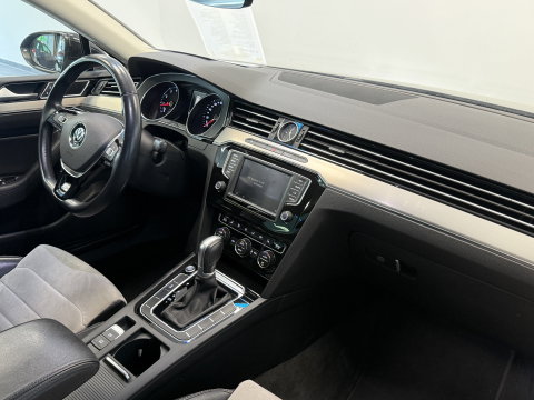 Volkswagen Passat Variant 1.4 TSI ACT Connected Series Plus Carplay Parkeerksensoren Navigatie 24 Maanden garantie* (Vraag naar de voorwaarden)